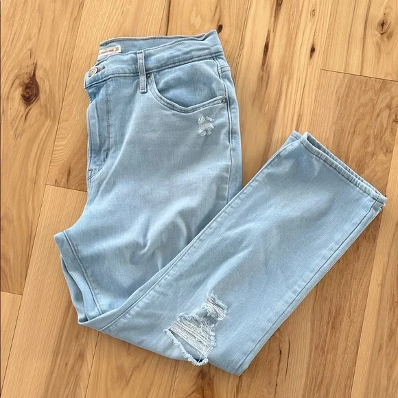 Levi’s Size 32 Light Wash High Rise Straight Crop Jeans - Picture 4 of 8